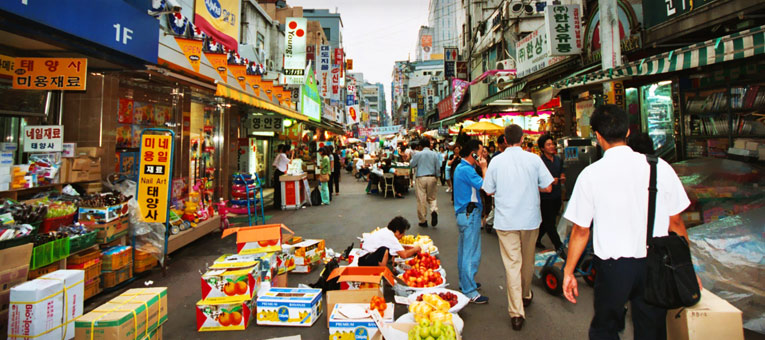 http://www.ciee.org/study-abroad/images/programs/0056/headers/desktop/seoul-korea-arts-and-sciences-study-abroad-program-market-fruits-308.jpg